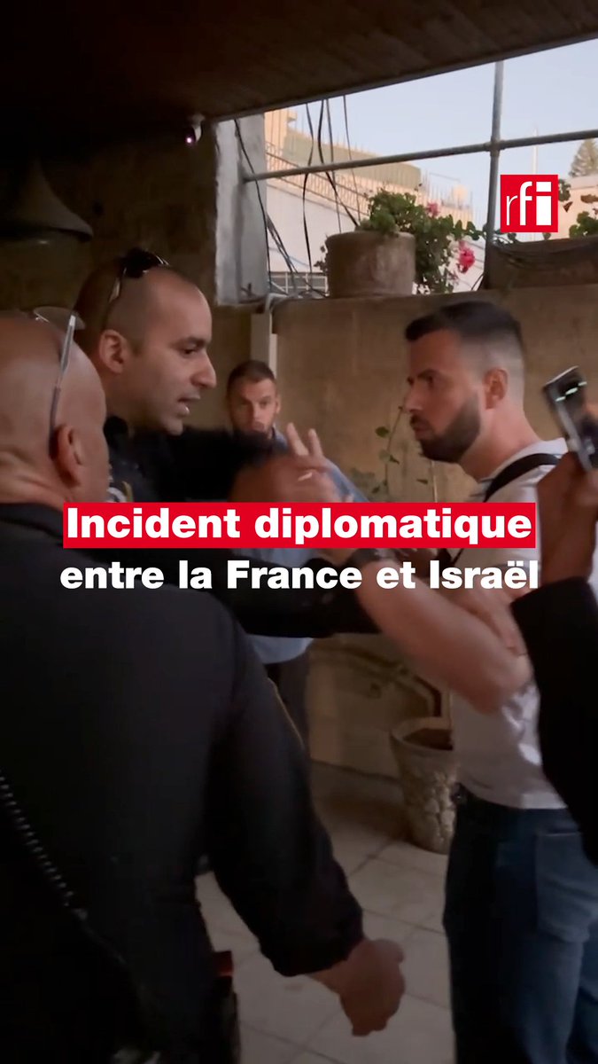 🔴 Ce jeudi 7 novembre, la police israélienne a arrêté 2 gendarmes français qui accompagnaient la visite à #Jérusalem de Jean-Noël Barrot, ministre français des Affaires étrangères. Notre envoyé spécial permanent à Jérusalem, Sami Boukhelifa, était sur place ⤵️ #israel #france