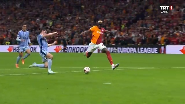 GOOOLLL! Osimhen attı Galatasaray yeniden önde! ⚽️ #UEL