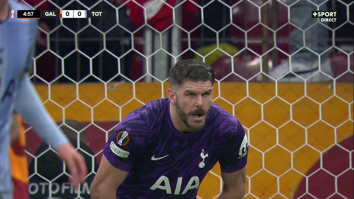 𝗖'𝗘𝗦𝗧 𝗤𝗨𝗢𝗜 𝗖𝗘 𝗕𝗨𝗧 𝗗𝗘 𝗙𝗢𝗨 𝗙𝗨𝗥𝗜𝗘𝗨𝗫 !!???😱😱😱 L'attaquant du Qarabağ, Toral Bayramov, a mis 𝗟𝗘 𝗕𝗨𝗧 𝗗𝗘 𝗟𝗔 𝗦𝗢𝗜𝗥𝗘́𝗘 !