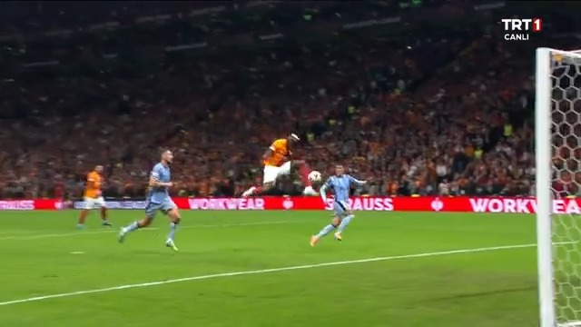 GOOOLLL! Victor Osimhen!! Maskeli balo devam ediyor! Fark 2’ye çıktı! ⚽️ #UEL