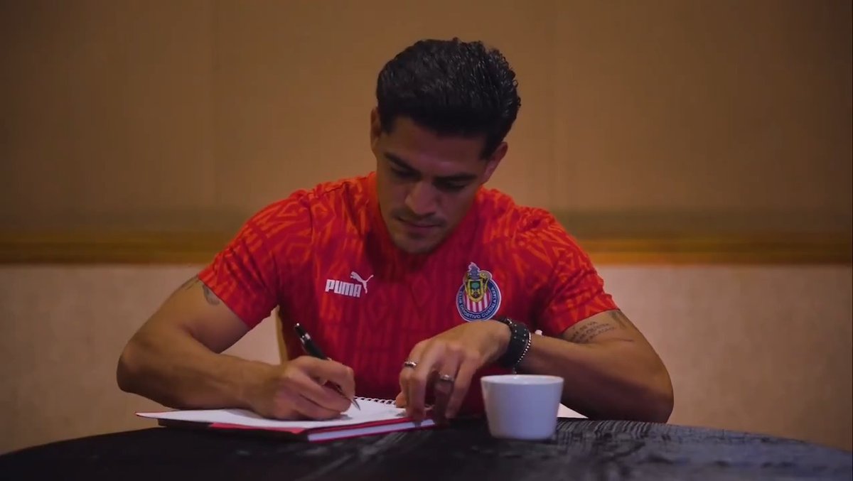 🐐 ¡DEL REBAÑO TODA LA VIDA! 🔴⚪️ Jesús Sánchez se despide con una emotiva carta del fútbol, pero especialmente del club de sus amores, las CHIVAS 🎥 Vía IG: jesg17oficial #ChivasEnTelemundo