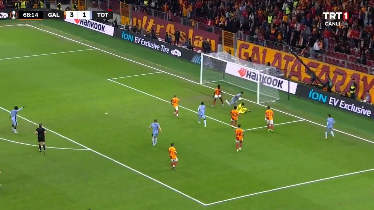 adamın oyuna girdikten 3 dakika sonra attığı gole bak... 10 kişi oynarken hem de.. ilk 11 başlayan Getir kuryesi forvet yerine bu ilk 11 başlasa 5'lik yapmışlardı