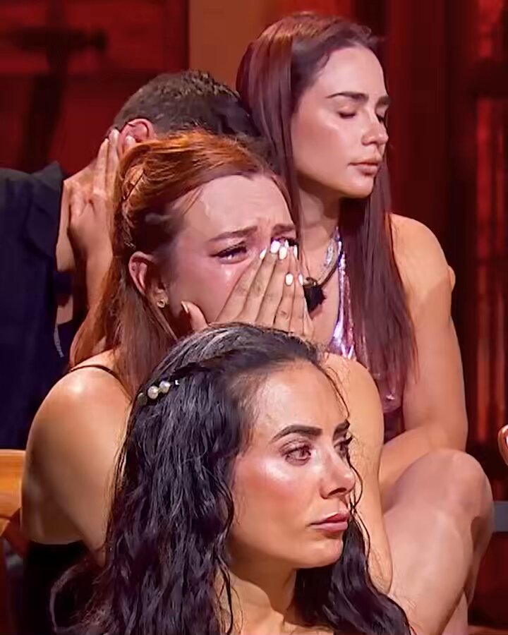 🐊 ¿Crees que las lágrimas de Robbie son de COCODRILO o son genuinas? 🔥 Agárrate fuerte que esta noche #Los50 llega con todo (7PM/6C)