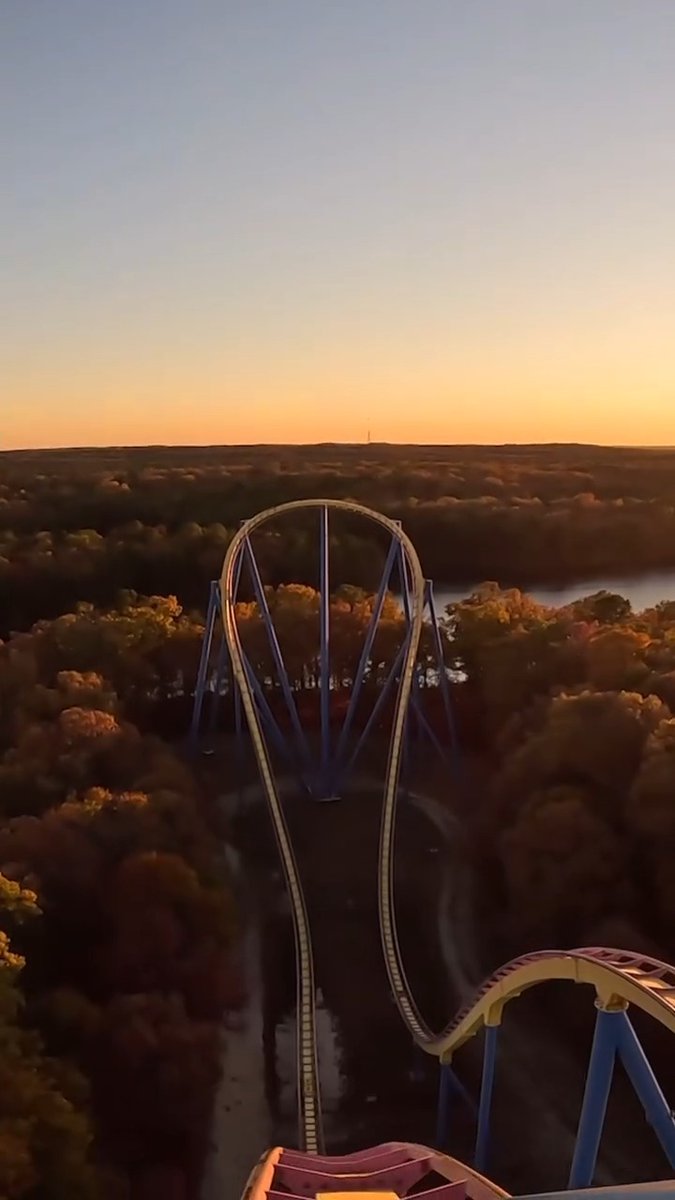 Enjoy leaf peeping from new heights! 🍂 We’re open November 7-10, 11am to 7pm. #Nitro #SixFlagsGreatAdventure
