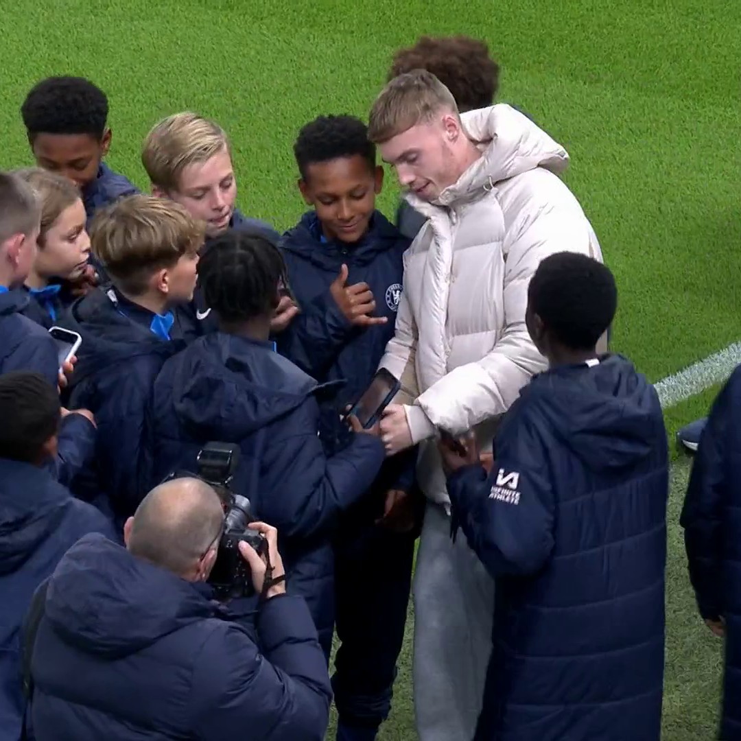 Cole Palmer is a man in demand 🤳🥶 📺 TNT Sports &amp; discovery+ UK