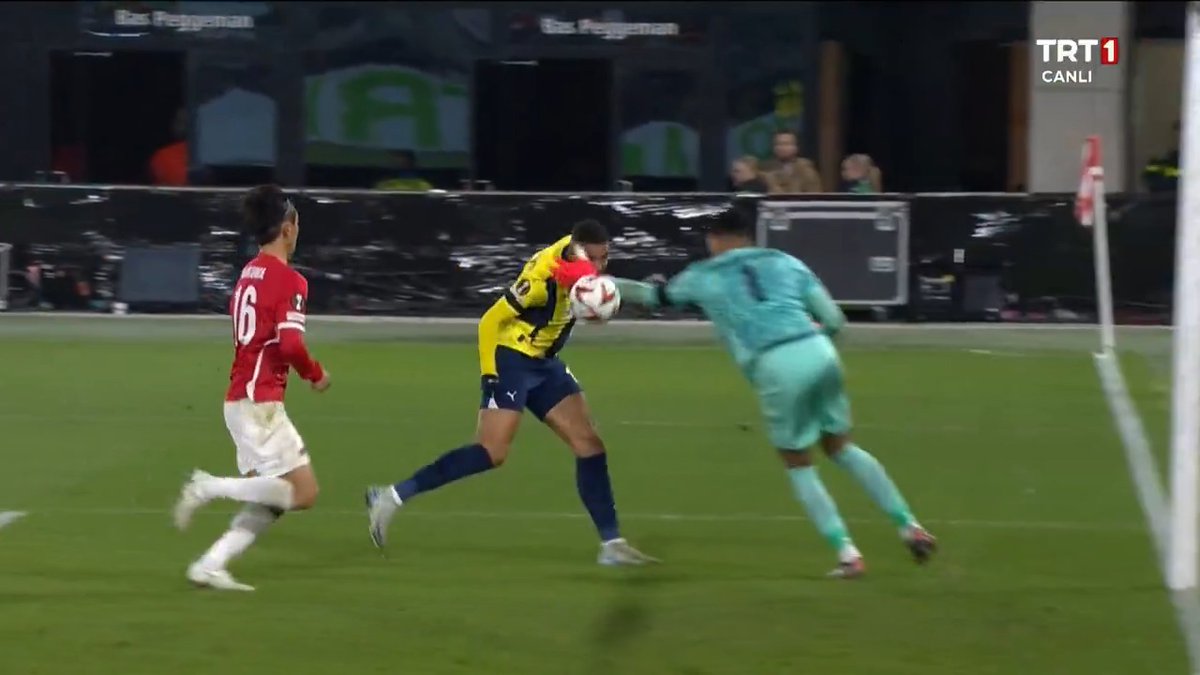 GOOOLLL! Youssef En-Nesyri fırsatçılığını konuşturdu! Fenerbahçe beraberliği yakaladı! ⚽️ #UEL