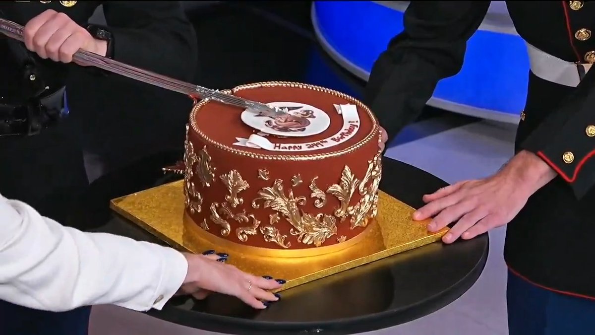 Nothing like using a sword to cut a cake! Happy 249th birthday to the U.S. Marines 🥳