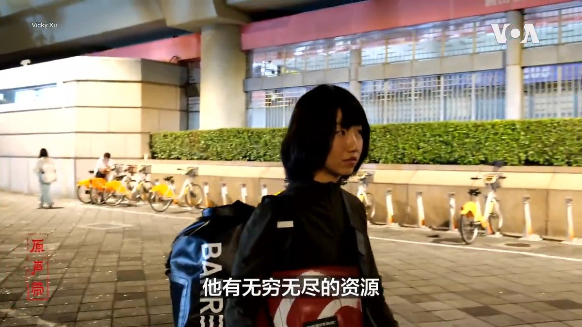【#原声带 即将推出】她是中国官媒和民间口中的“反华妖女”、“汉奸”、“卖国贼”。因为报道人权议题和对共产党的直言批评，澳籍华人记者许微其成为北京“猎巫行动”和跨境镇压的目标。在被追踪与逃亡的时光中，她写作、打拳、谈恋爱，努力把人生活得精彩。