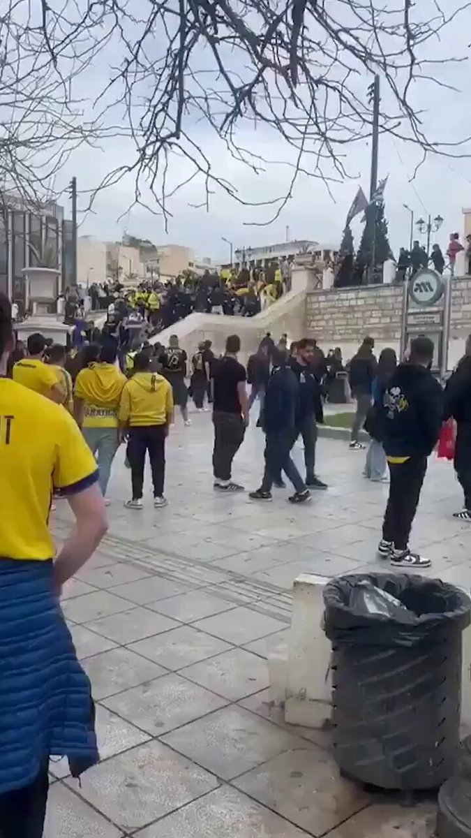 قبل ثمانية أشهر، قام مشجعو نادي مكابي تل أبيب الصهيوني بنقل رجل مصري حمل علم فلسطين في اليونان إلى المستشفى اليوم المغاربة نكلوا وضربوا كل مشجعين النادي الاسرائيلي في هولندا وسحلوهم في شوارع أمستردام.