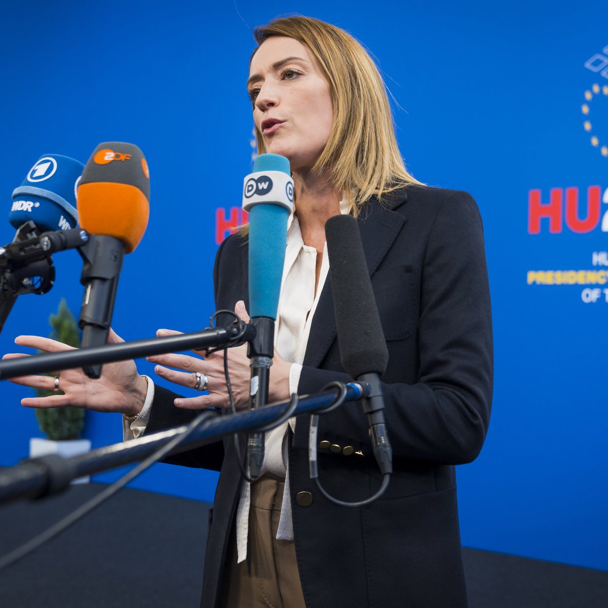 Competitiveness is about unleashing our true potential. About focusing on economic growth, on more jobs, on more turnover. About returning to a swift upward trend. We have what it takes. This is my message to #EUCO leaders in Budapest today.