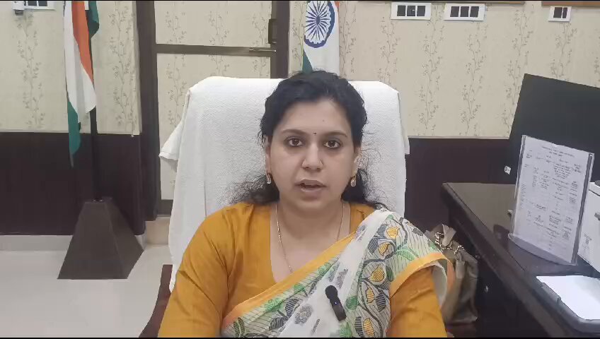 प्रधानमंत्री जन आरोग्य योजना के अंतर्गत समस्त आय वर्ग के 70 वर्ष से अधिक आयु के वृद्धजनों का 11/11/2024 से निकटवर्ती आयुष्मान आरोग्य मंदिर, पीएचसी एवं सीएचसी में आयुष्मान वय वंदना कार्ड बनेगा। इस कार्ड से वृद्धजन 5 लाख रुपये का इलाज निःशुल्क प्राप्त कर सकेंगे। Government of UP