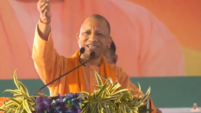 पहले जब भर्ती निकलती थी तो उस भर्ती में सैफई की सूची होती थी… अब उत्तर प्रदेश की 25 करोड़ की आबादी का कोई भी नौजवान हो, बिना भेदभाव के मेरिट के आधार पर उसको नौकरी मिलती है…
