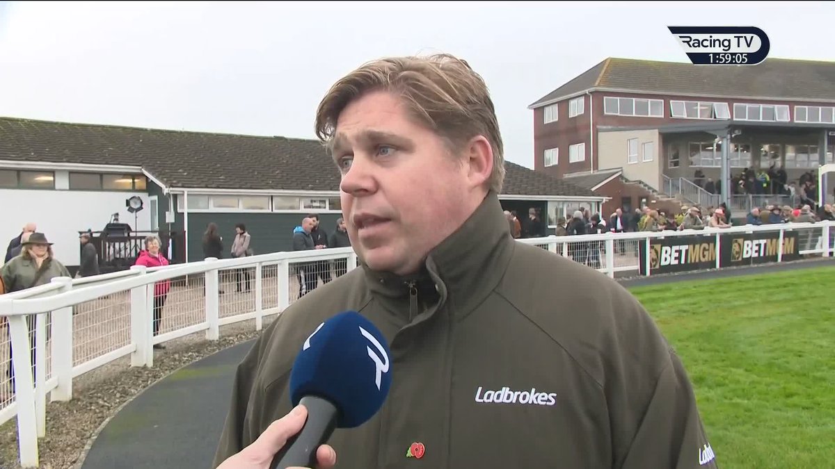 "No one is responsible for this...it's just the weather." Dan Skelton declared Deafening Silence a non-runner in the £40k Novices' Chase at Exeter, which resulted in Captain Teague completing a walkover, & shared some very interesting views on the event afterwards 👇Anthony Dunkley