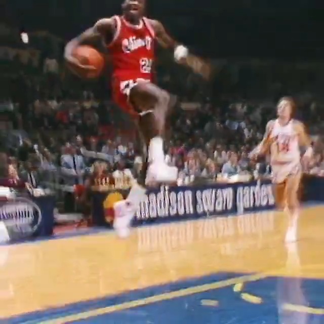 📅 November 8, 1984 Michael Jordan gets the steal and puts on a show with his famous "Rock the Cradle" dunk!
