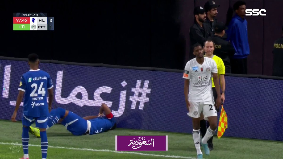 حكم اللقاء يشهر البطاقة الحمراء للاعب الاتفاق عبدالله رديف 🟥 #دوري_روشن_السعودي #الهلال_الاتفاق | #SSC