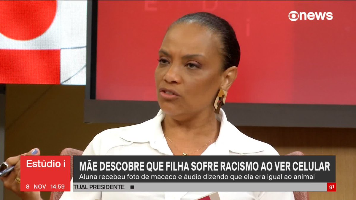 .Flávia Oliveira comenta caso de racismo contra aluna em escola pública de SP: "Eu ouso dizer que o primeiro contato de meninas e meninos negros, no Brasil, com o racismo é na escola (...) isso explica muito da evasão escolar e do baixo rendimento de crianças negras". ➡ Assista na #GloboNews: