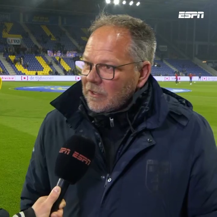 Henk de Jong mist wederom een speler vanwege het vaderschap en wordt zelf bijna opa. "De vrouwen moeten op andere dagen bevallen, niet op voetbaldagen"😉