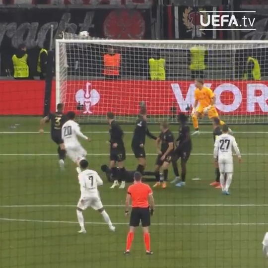 Definition of a perfect free-kick 😲 🇪🇬 Omar Marmoush 👏 Eintracht Frankfurt | #UEL