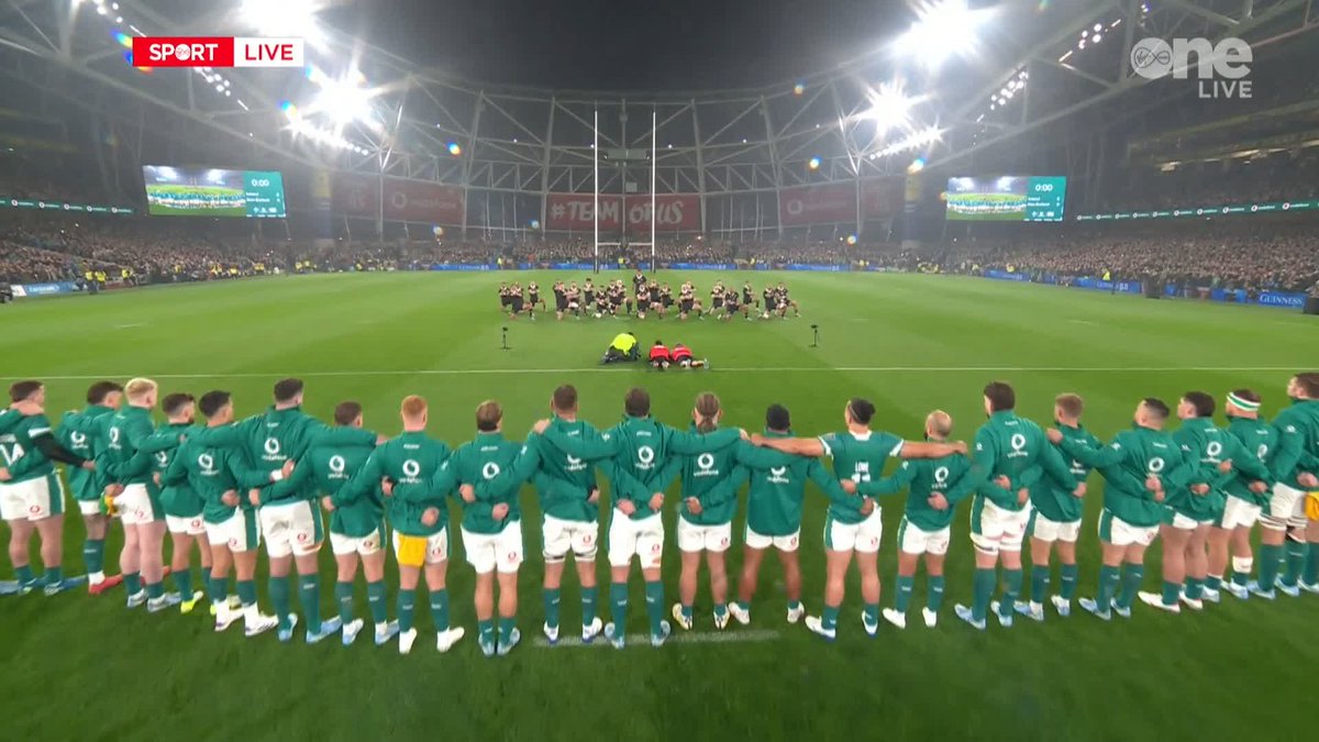Ireland inch forward as the All Blacks perform the Haka ☘️