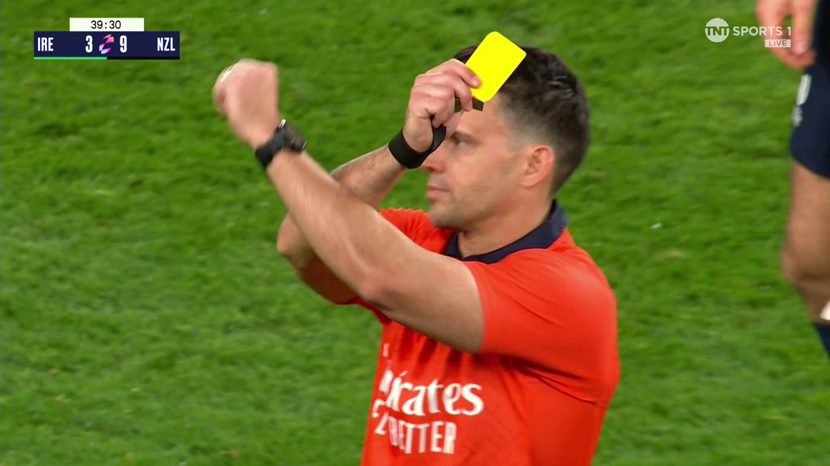 🟨 Overturned to a yellow! 📺 After a review from the TMO, Jordie Barrett is put into the sin bin for a high shot! #IREvNZL | #AutumnNationSeries