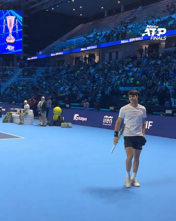 ATPファイナルズへ向けてアルカラスとメドベージェフが練習試合。人間のレベルを超越したラリーでヤバい