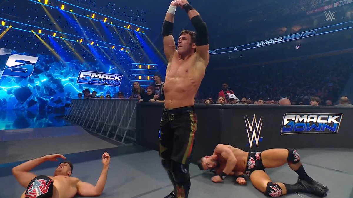 A-TOWN DOWN UNDER GOES DOWN! The Motor City Machine Guns are truly next level. 👏👏👏 #SmackDown