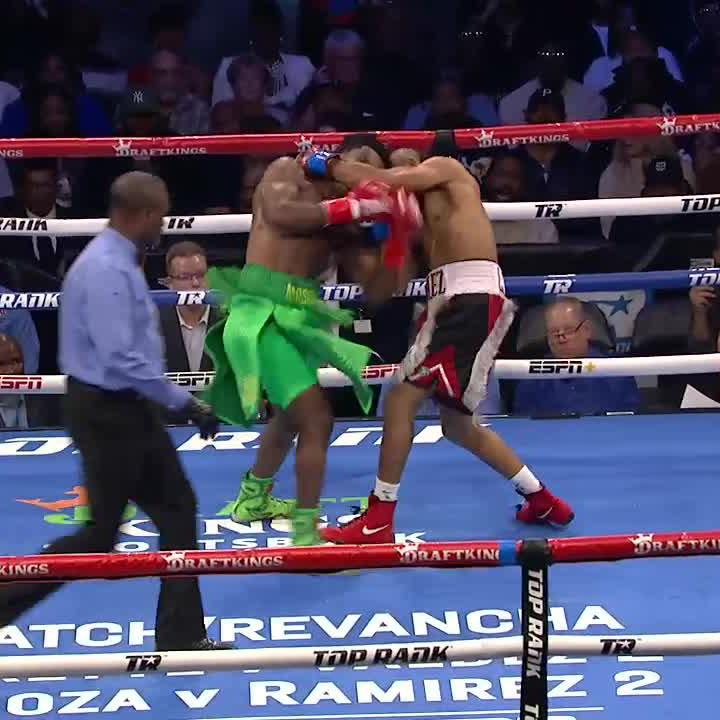 IT IS OVER! @AbdullahMason_ gets the KO in an absolute barnburner 🔥