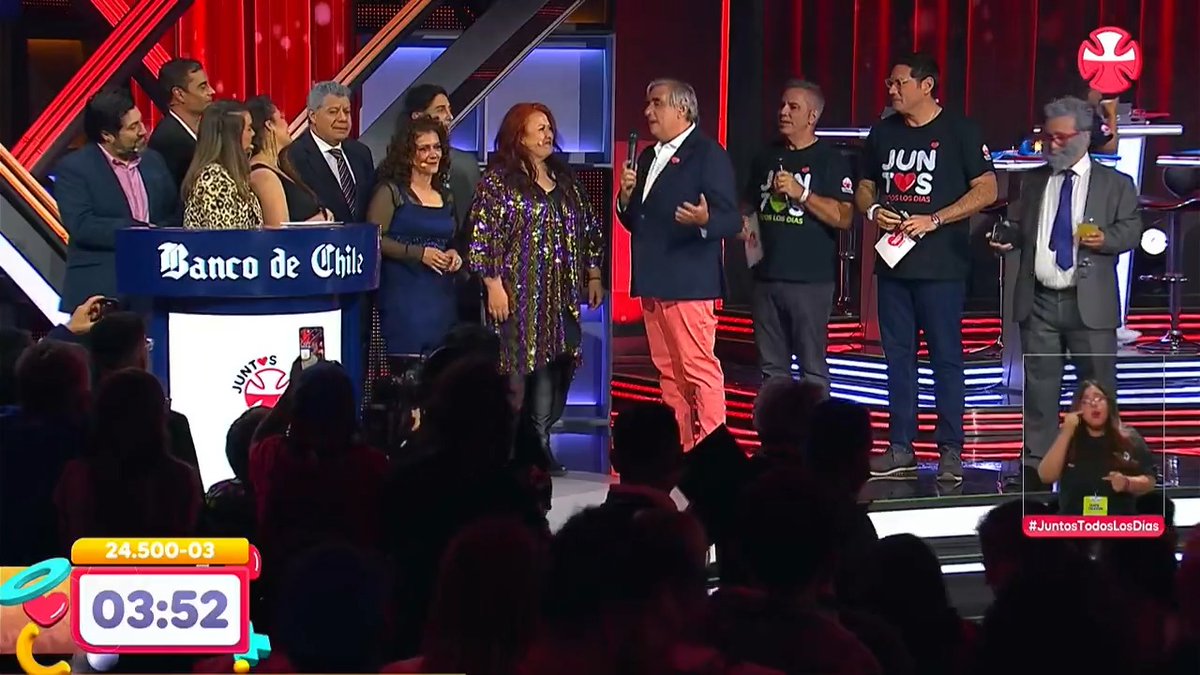 🔴 VOLVIÓ EL MURO Y CON EL KIKE MORANDÉ CANTANDO LA PEINETA EN GLORIA Y MAJESTAD 🔥#Teletón2024 #JuntosTodosLosDias #ElMuro Mención especial a las donaciones de Plásticos Marambio, Parived, Cathy Barriga y Hermosilla 😆🤣 El público gritando que vuelva MCC, CINE 🚬🔥 un 🌶️ en el 🍑para varios 🔥