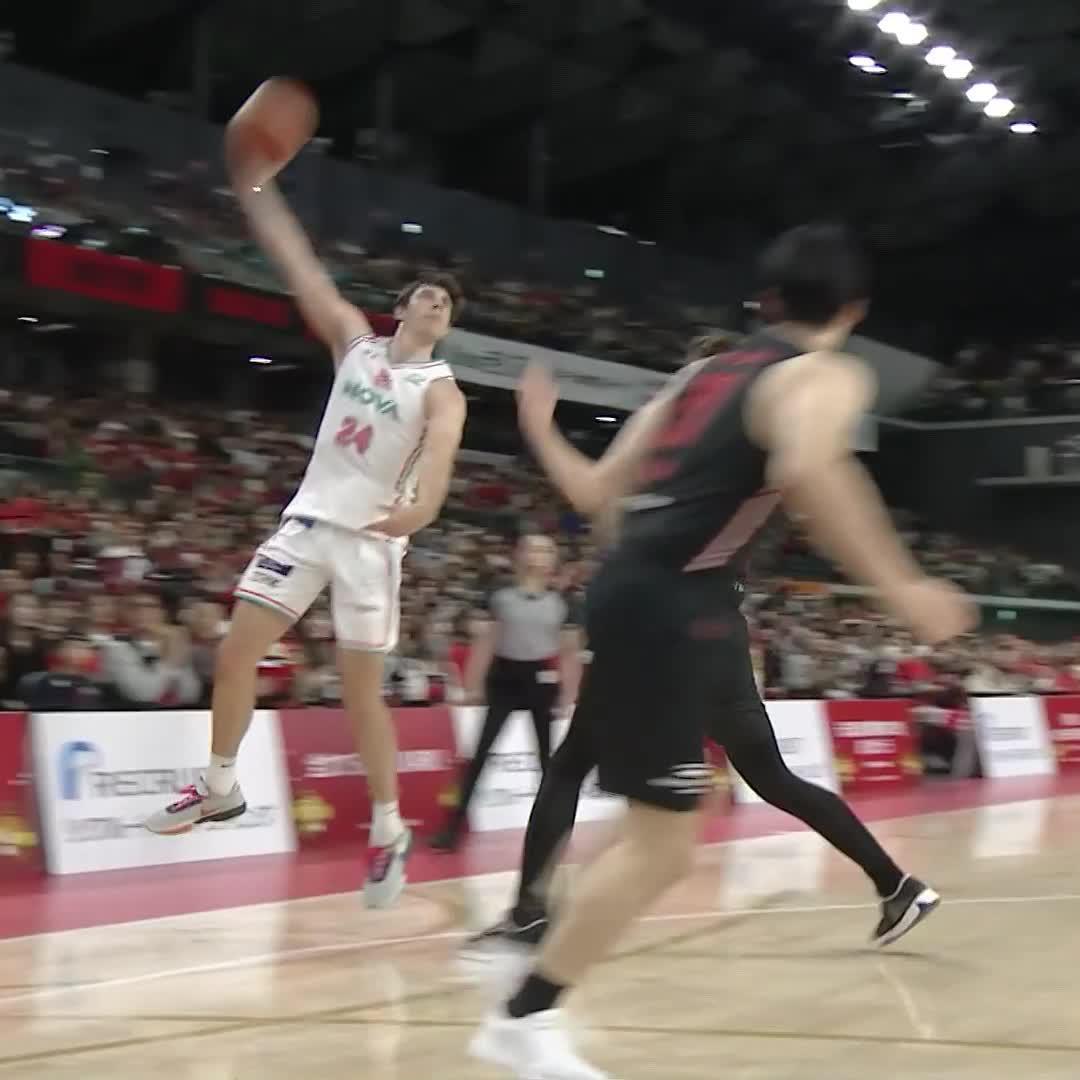 これが入ってしまうのか...🤷‍♂️🤷‍♂️🤷‍♂️ Nick Mayo 広島ドラゴンフライズ #Bリーグ #りそなグループ