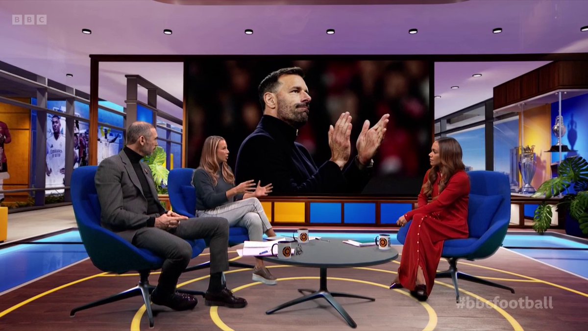 "It's not a bad idea to keep him." Should Man Utd keep Ruud van Nistelrooy at the club after Ruben Amorim's arrival? 🤔 #FootballFocus