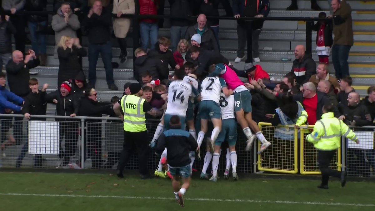 Morecambe secure a MUCH-NEEDED three points in the dying moments against Harrogate! ๐ฅ