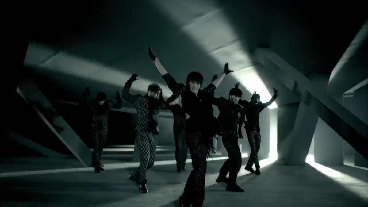 15 years ago today, 2PM made their comeback as OT6 with their 1st Album ‘01:59PM’ with title track ‘Heartbeat’.
