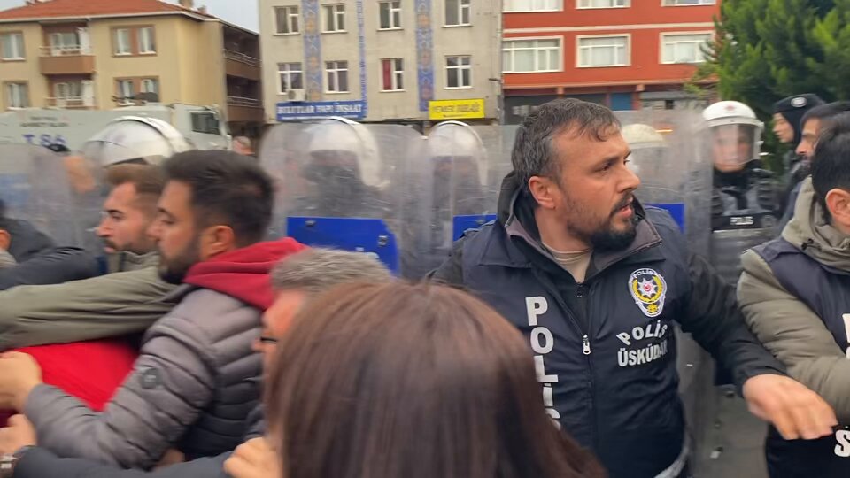 Üsküdar Yavuztürk Mahallesi’nde kayyum darbesine karşı yapmak istediğimiz açıklama engellenmeye çalışıldı. Kayyumları tanımıyoruz, irademize sahip çıkıyoruz.