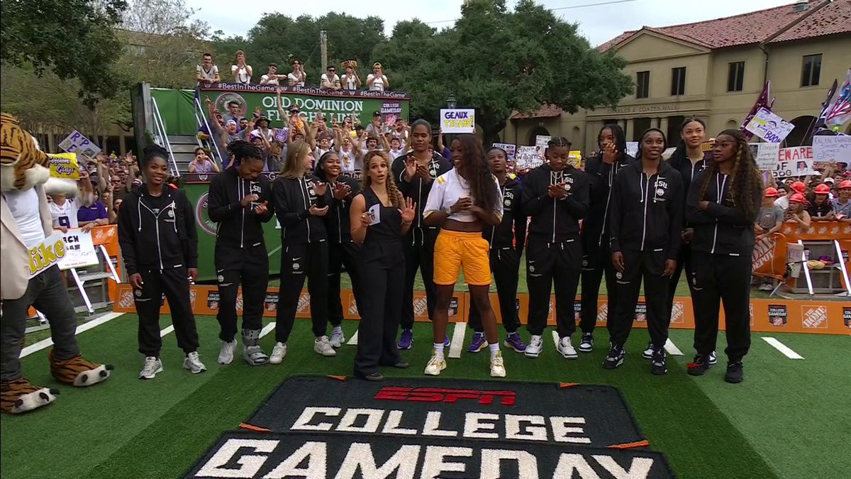 "LSU BY 30!" 😤 @flaujae and LSU Women's Basketball join jess sims for College GameDay 🔥