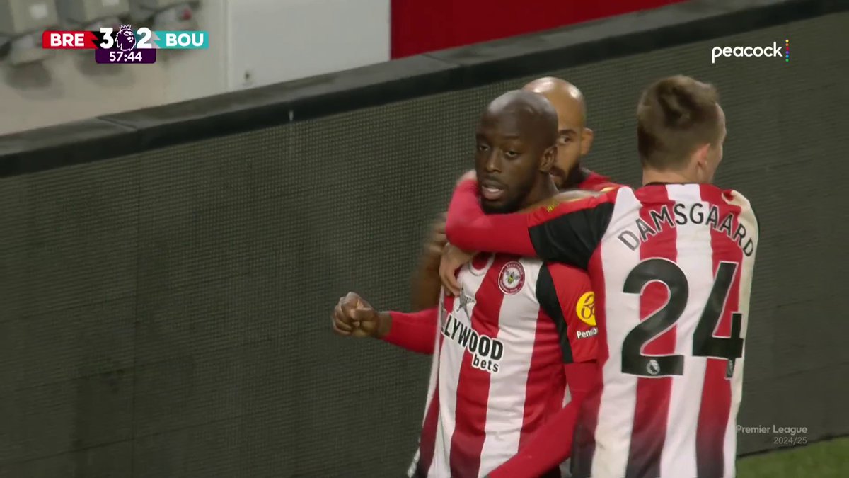 Yoane Wissa cannot stop scoring 🐝 Incredible team effort from Brentford to take the lead.