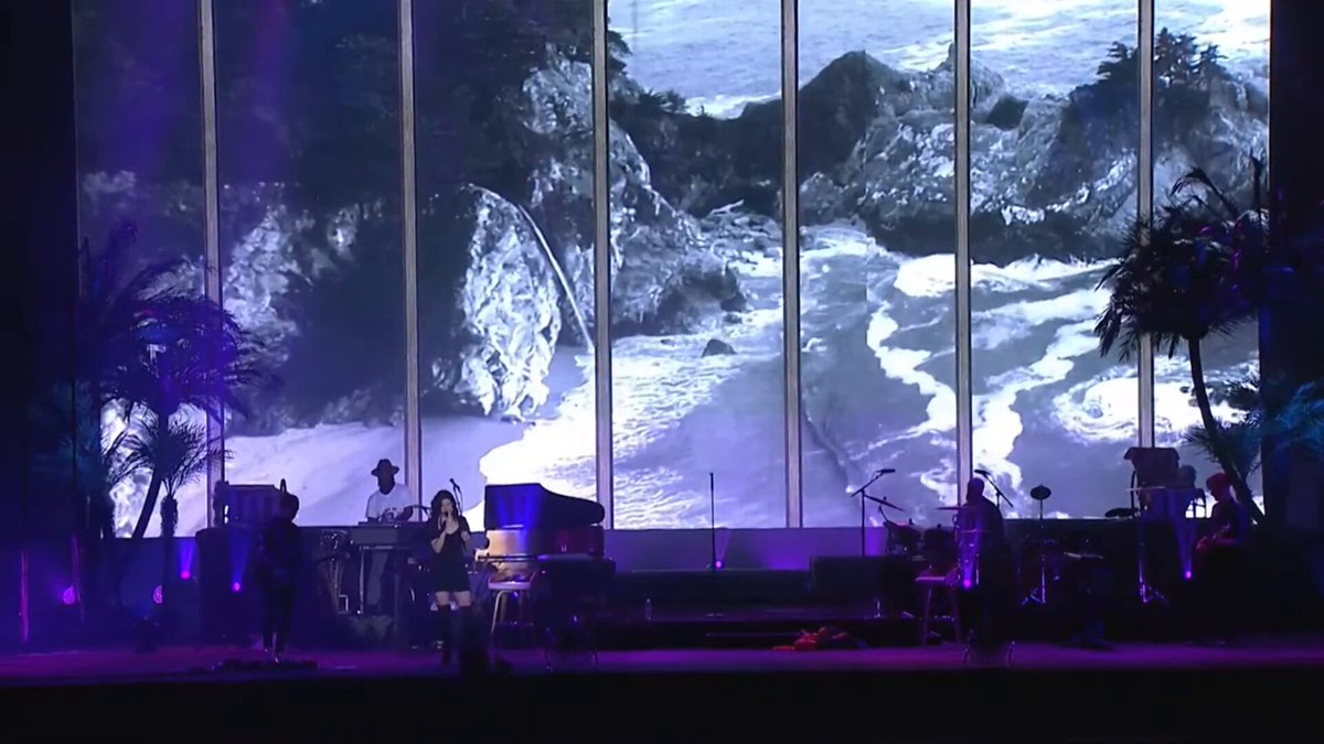 Lana Del Rey performing "Get Free" for the first time after winning a lawsuit against Radiohead