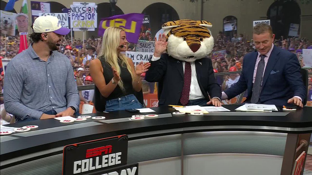 CORSO'S GEAUXIN' WITH THE TIGERS 🐯