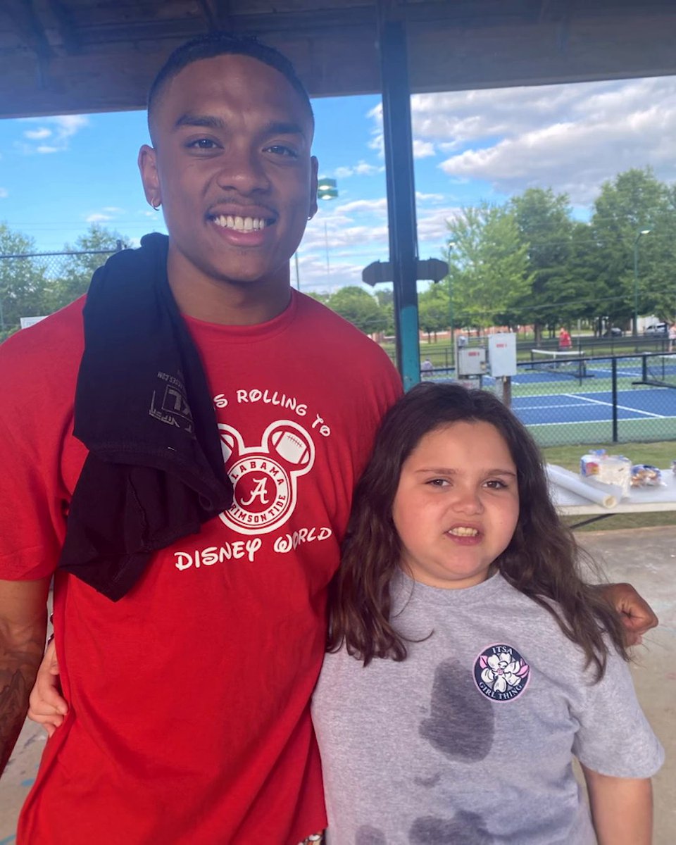 “She still inspires me today by just how strong she was. I feel like she gives me the extra motivation each and every day.” Malachi Moore shared with Jen Lada how he developed a special bond with his mom’s student, Henrietta, who impacted his life in more ways than one ❤️