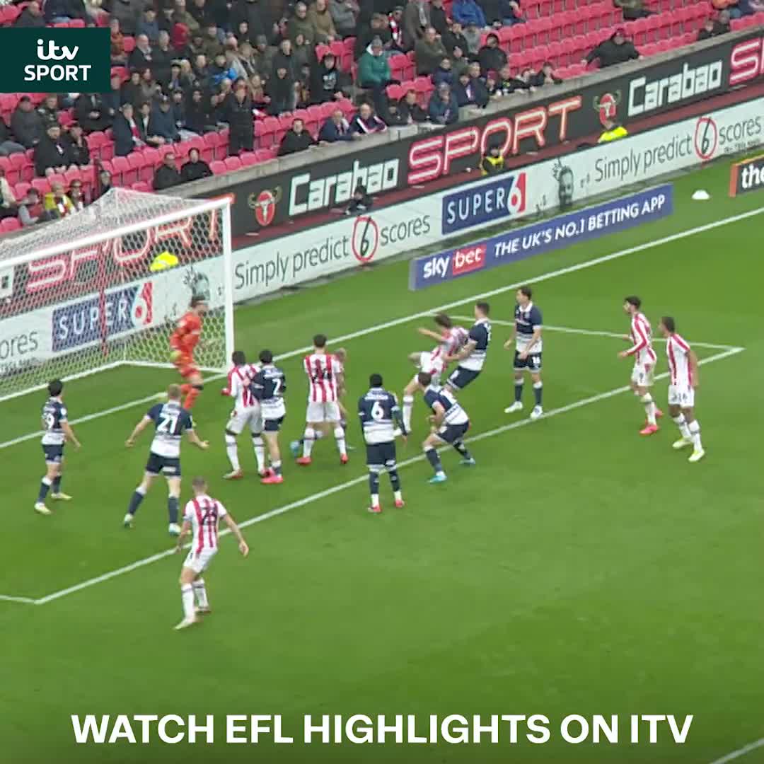 Stoke not getting a penalty here is a strong contender for worst decision of the season 😳