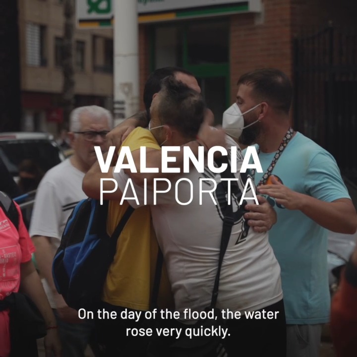 Albert is reporting back from a WCK logistics center in Valencia - he has an enormous heart for his hometown. After the flooding, he jumped into action and began volunteering with us right away. His deep knowledge of the area has been invaluable as he helps coordinate meal distribution from our main warehouse for people in need. #ChefsForSpain