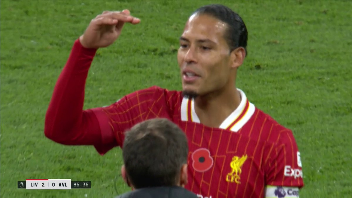 "You're 6 foot 4 mate" 🤣 Virgil van Dijk throws a dig at Pau Torres after his collision with Ryan Gravenberch 👀 📺 TNT Sports & discovery+ UK