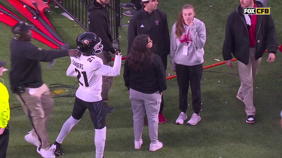 Someone tossed a water bottle onto the field Shilo Sanders tossed it back