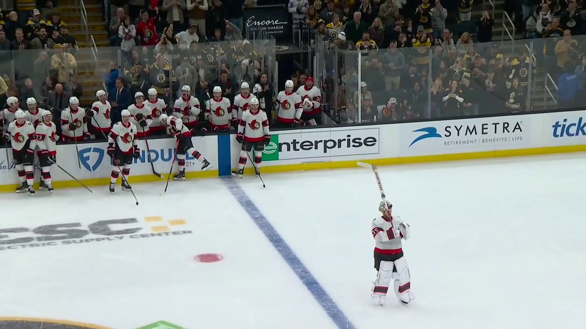 Boston loves Linus Ullmark 💛