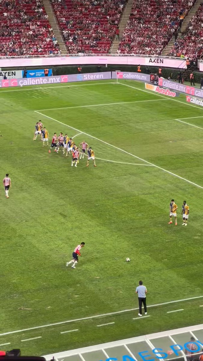 ¡¡DE LOCURA!!🔥 EL chichatronco entra, a los segundos anota gol…. se lo anulan. Eres un fiasco Chicharito.
