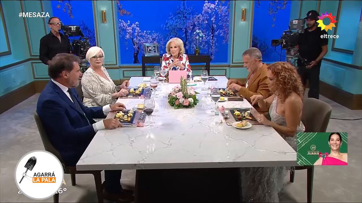 🚨 MIREN CÓMO EDUCA EL MAESTRO ZUCHOVICKI EN LA MESAZA DE MIRTHA 🔥 "A diferencia de otras épocas por primera vez se está yendo a LA CAUSA DE LOS PROBLEMAS y no nos distraemos en las consecuencias. Estamos discutiendo nuevos temas, LA LIBERTAD es un tema muy interesante. Ya no gobierna la oferta, hoy el rey es el consumidor. El peor enemigo de la sociedad ES LA INFLACIÓN, es el peor impuesto y cuando desaparezca va a mejorar el consumo" Claudio Zuchovicki #Mesaza