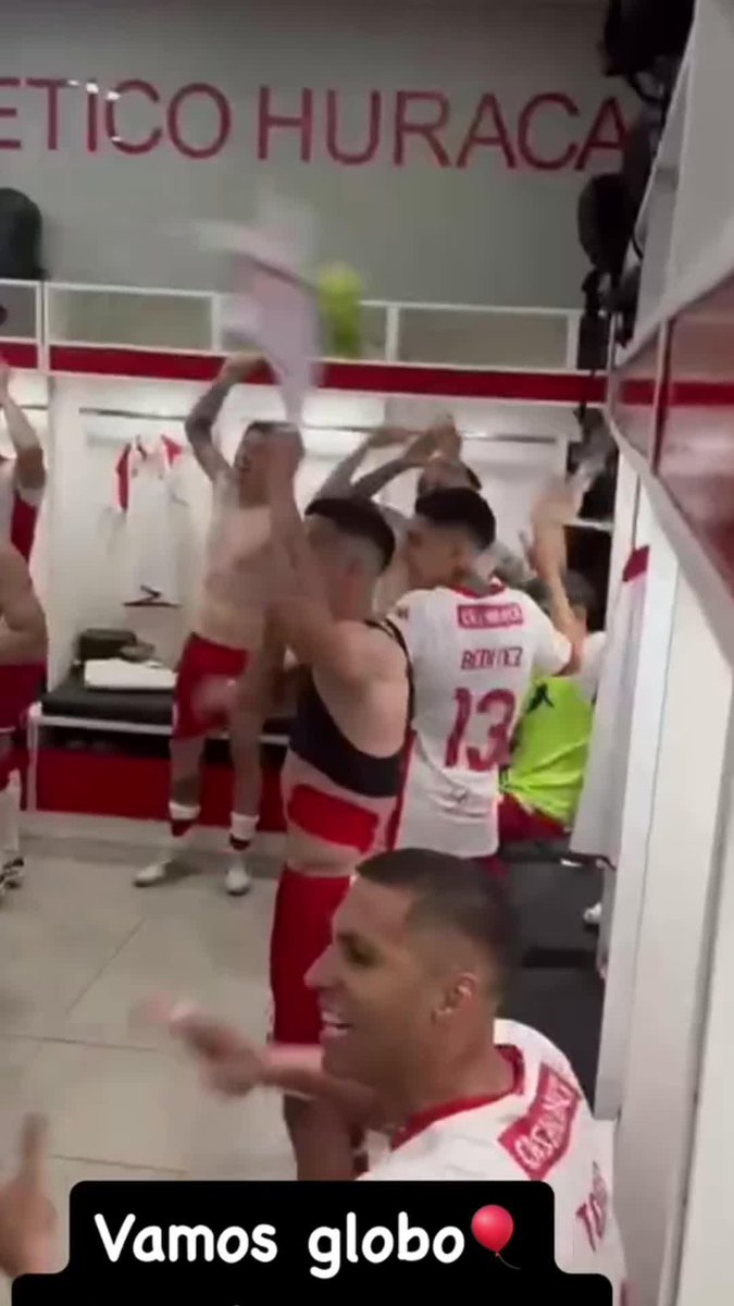 🎈🎈 ¡¡FIESTA EN EL VESTUARIO DEL GLOBO TRAS EL TRIUNFO VS. INDEPENDIENTE QUE LO DEJÓ LÍDER DE LA #LigaProfesional JUNTO A VÉLEZ!! 🎈🎈