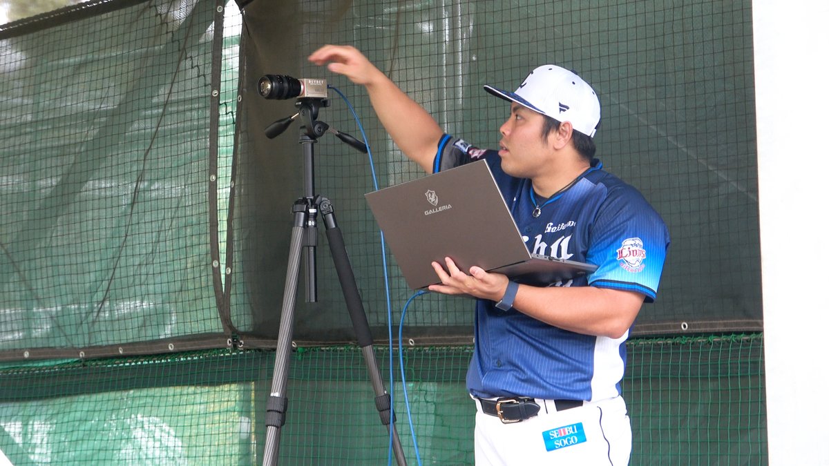 自前の機材を設置し、ブルペンで投球する #平良海馬 投手。 1球1球確認しながら、回転を安定させるための改良を重ねています！ #埼玉西武ライオンズ #seibulions #所沢秋季キャンプ