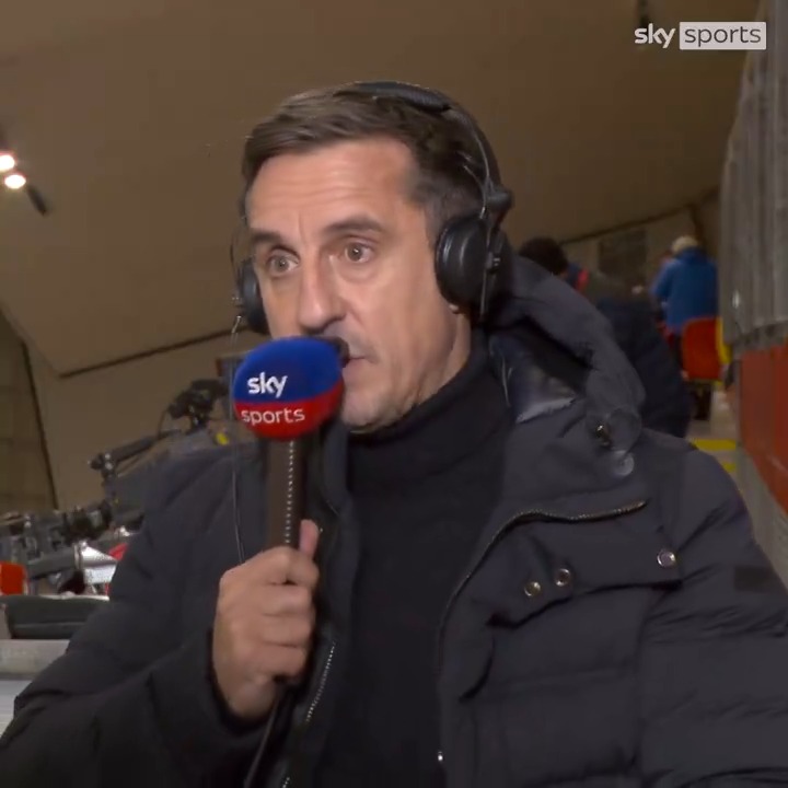 🚨 Gary Neville: "Arsenal has to still win with 10 ten against Brighton &amp; Bournemouth". Manchester City with 11 men lost against both teams.🤡