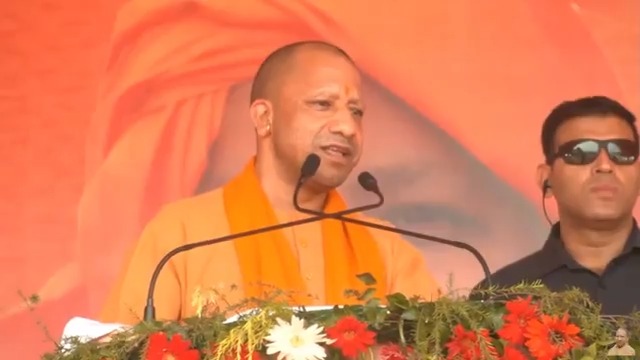 आज की समाजवादी पार्टी क्या हो गई है... देख सपाई, बिटिया घबराई...