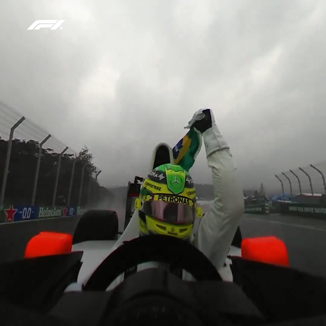 Yes, that's really Lewis Hamilton behind Ayrton Senna's 1990 iconic machine! 🤩 #F1 #BrazilGP